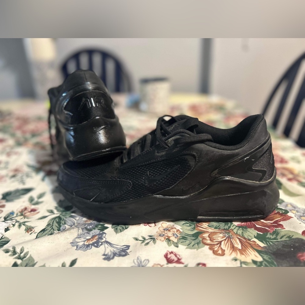 Black Nike Air Max